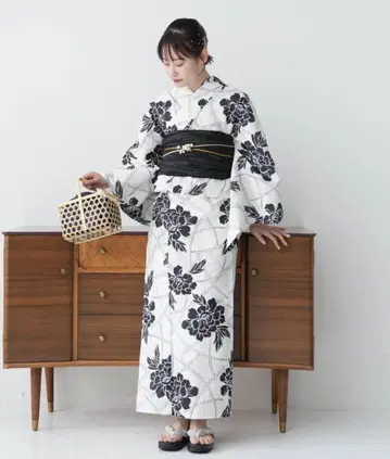 utatane 유카타 화이트 블랙 꽃무늬 세트