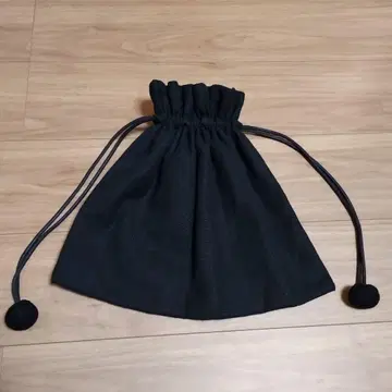 kina 폼폼 백 블랙