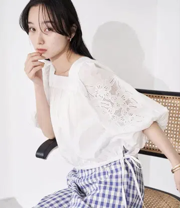 VIS 자수 볼륨 슬리브 블라우스