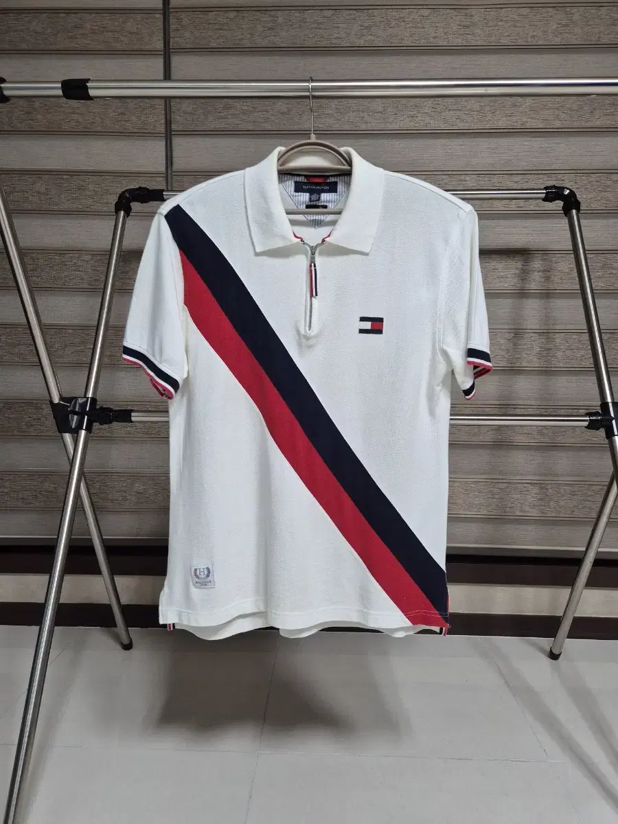 Tommy Hilfiger (100)