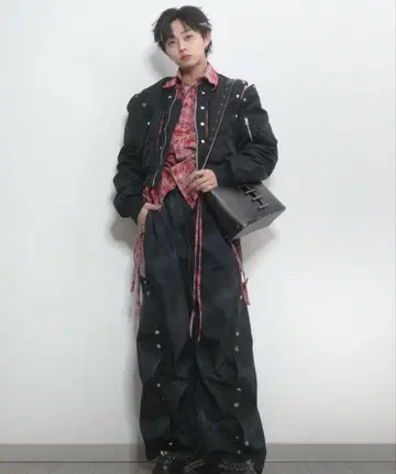 GRANCY 버튼 레이어드 디자인 나일론 팬츠 블랙