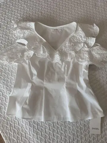 snidel 프릴 블라우스 새상품