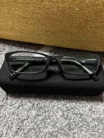 JINS 블랙 프레임 안경 케이스 포함