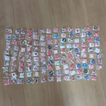 코카콜라 컬러풀 핀 배지 세트 약 138개