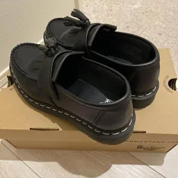 Dr. Martens 로퍼 ADRIAN 화이트 스티치