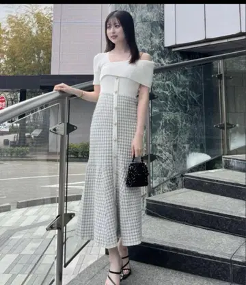 오프숄더 니트 원피스 체크 무늬