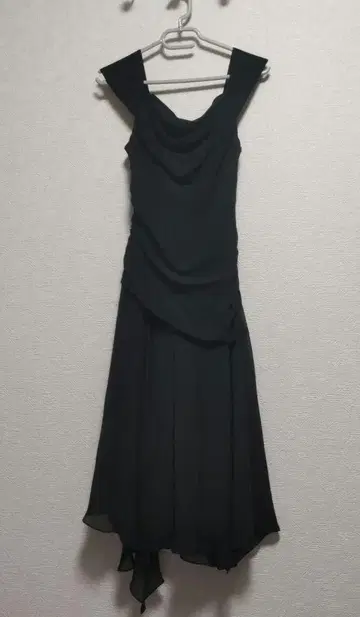 블랙 드레이프 드레스 사이즈 7