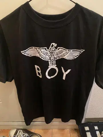 BOY 엠블럼 블랙 티셔츠
