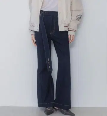 JEANASIS 벨트 부착 플레어 데님