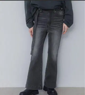 JEANASIS 벨트 장식 플레어 데님