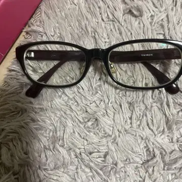 블랙 프레임 안경
