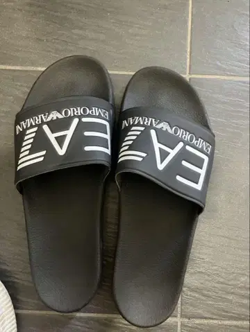 EA7 Emporio Armani 블랙 샌들 29cm