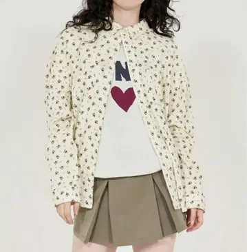 TINA: JOJUN 유니섹스 패턴 셔츠 크림 꽃무늬