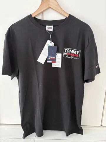 TOMMY JEANS 블랙 티셔츠 미사용 새상품