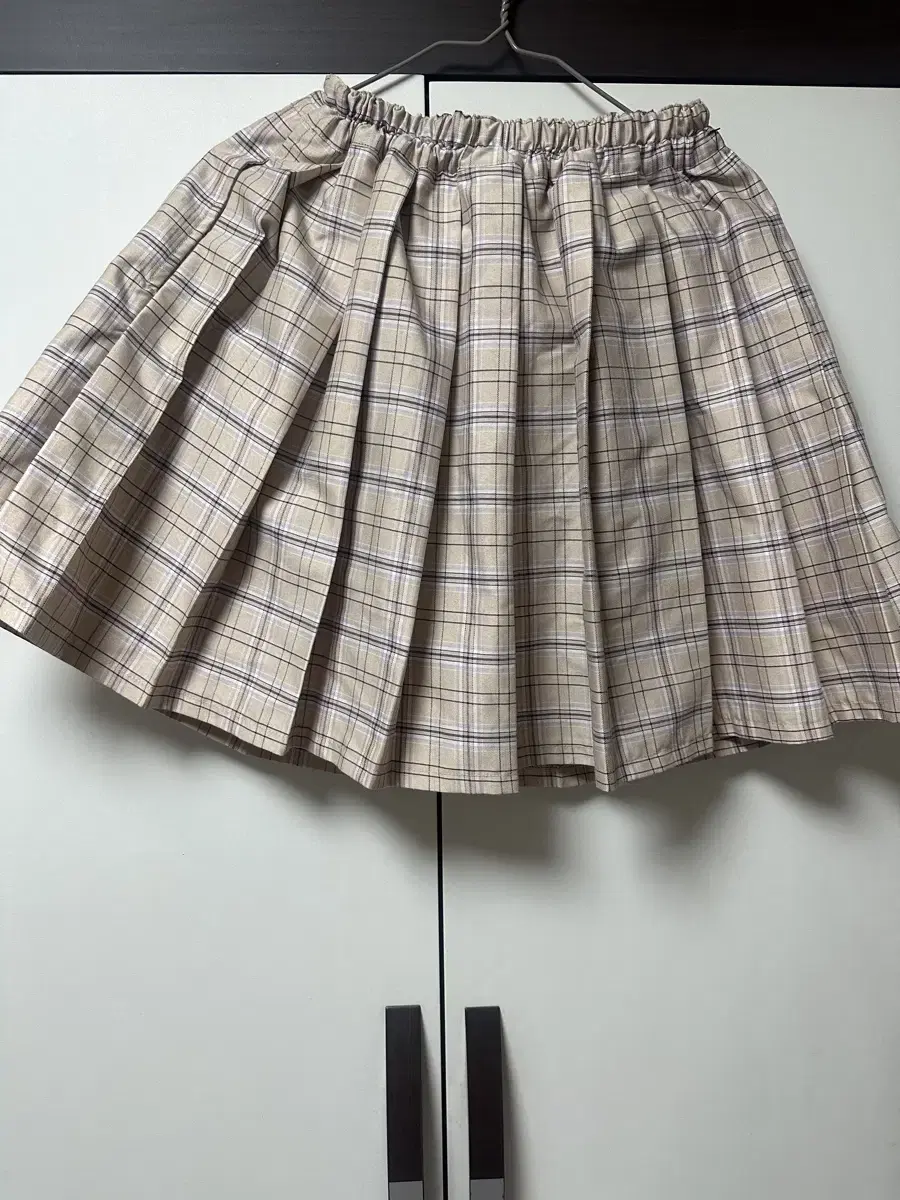 Mezzo Piano Check Beige Pleated Skirt Vintage Lovely Hip
