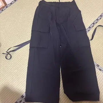 블랙 카고 팬츠 허리 조절 가능