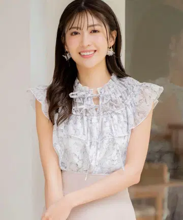 2024년 SS Noela 노엘라 프릴 개더 블라우스 시어