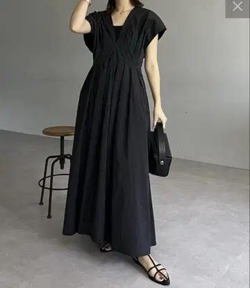 V 넥 반팔 롱 원피스 베이지 블랙
