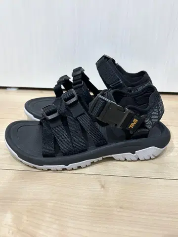 새상품급 teva 샌들 23cm