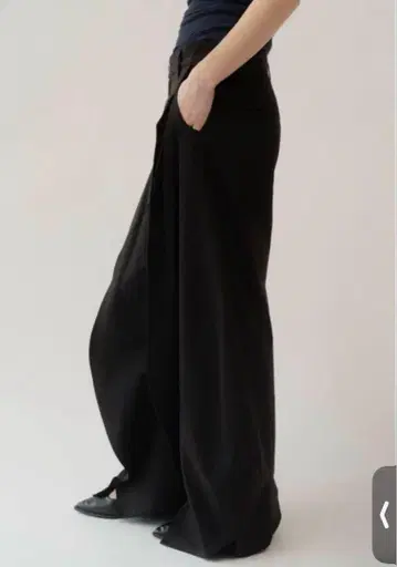 크누트마르프 슬릿 변형 팬츠 블랙 XS