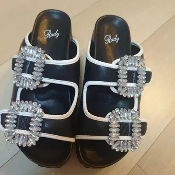 Rady 비쥬 장식 샌들