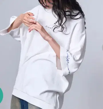자수 화이트 돌먼 슬리브 티셔츠