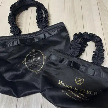 Maison de FLEUR 브랜드 로고 프릴 핸들 토트 블랙