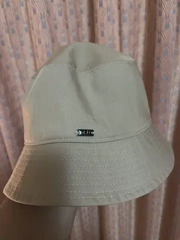 베이지 버킷 햇 체크 무늬