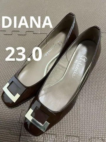 DIANA 펌프스 스퀘어토 에나멜 버클 청키힐 23cm