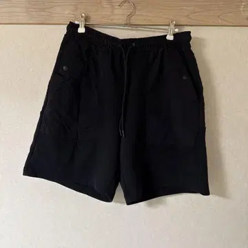 블랙 지퍼 포켓 숏 팬츠
