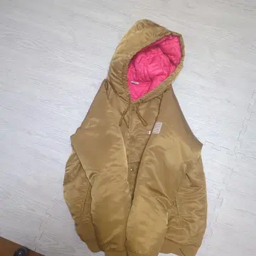 골드 후드 부착 다운 자켓 M