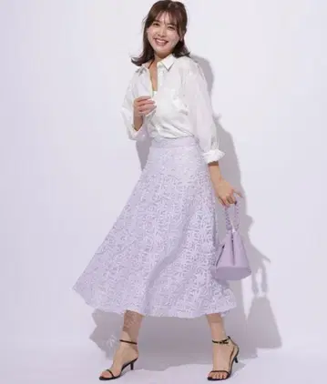 택 포함 새상품 아푸와이저 리셰 NEW 리본 자수 미디 스커트