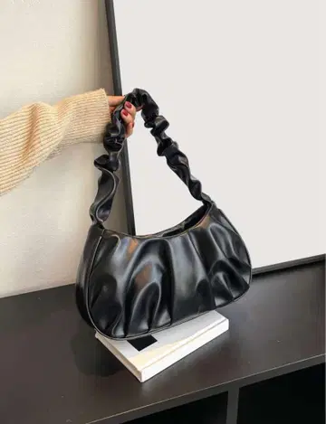 블랙 핸드백