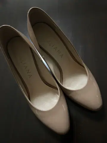 DIANA 베이지 하이힐 펌프스