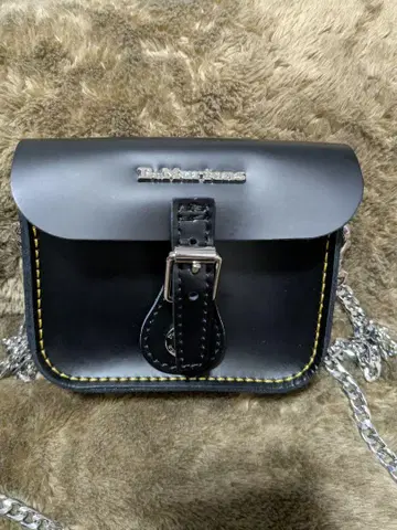 Dr.Martens 파우치 펑크