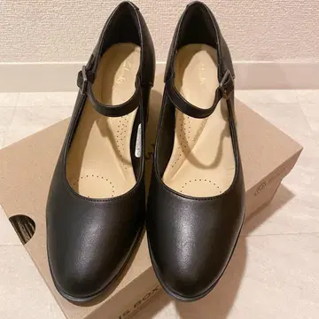 새상품급 클락스 스트랩 펌프스 22cm