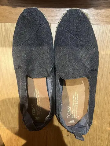 TOMS 다크 그레이 슬립온 W8