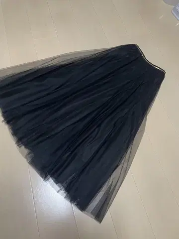 블랙 얇은 명주 그물 롱 스커트 골드 라인
