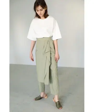 미사용 새상품 린넨 랩 와이드 팬츠 레이어드 카키 개성 모드
