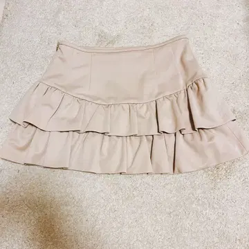 프릴이 달린 베이지 플레어 스커트 M 사이즈