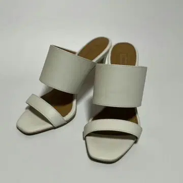 새상품급 CHEMBUR 첸버 샌들 35 1/2 (약 23cm) 화이트
