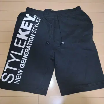 STYLEKEY 블랙 숏 팬츠 DEFEND MY STANCE