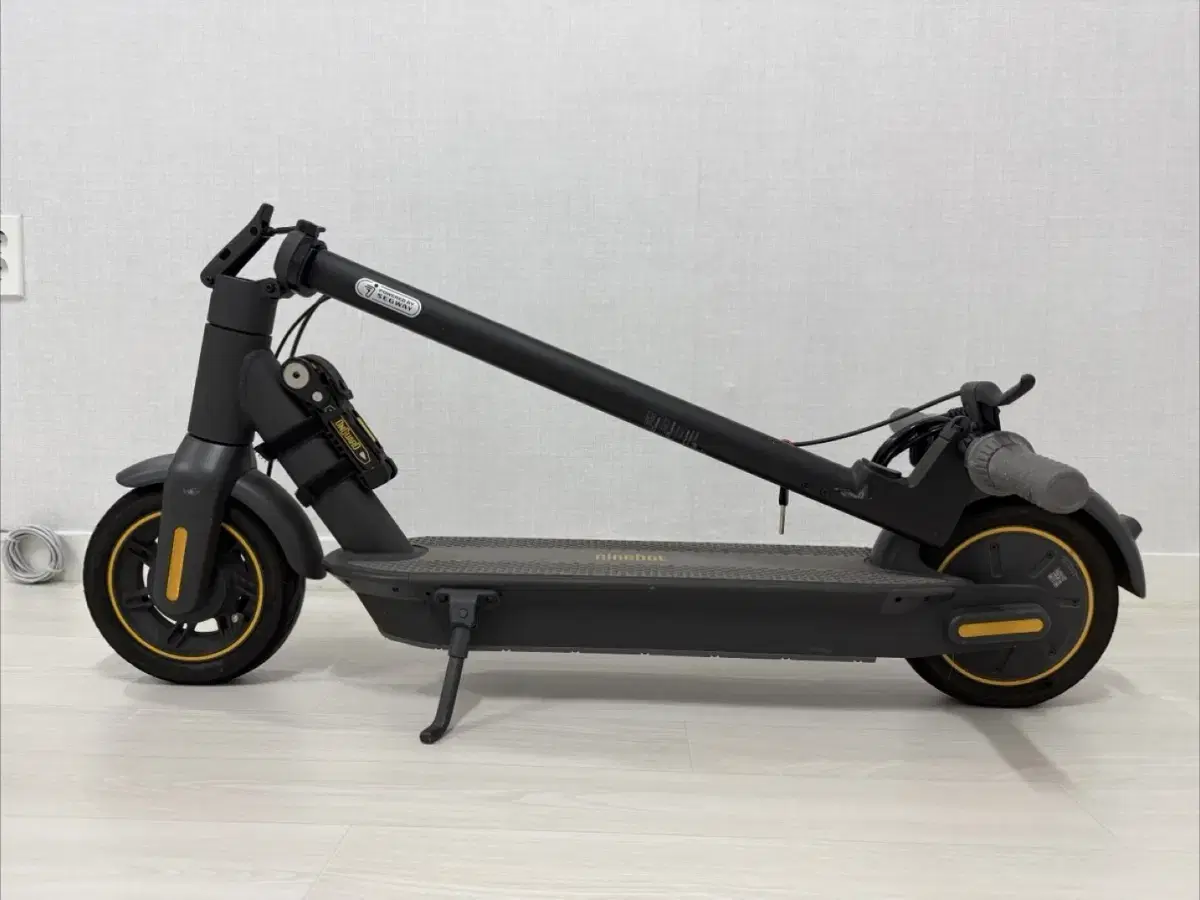 Ninebot Kickscooter Max G30 + Onguard Lock