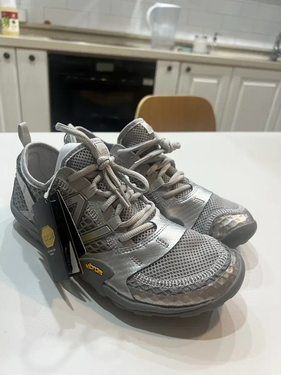 New Balance MT10OAB Silver 270