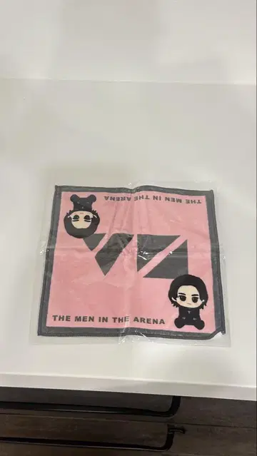 THE MEN IN THE ARENA 타월
