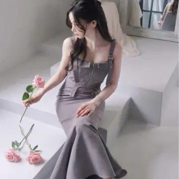 YILON의 로맨틱 버스티어 드레스