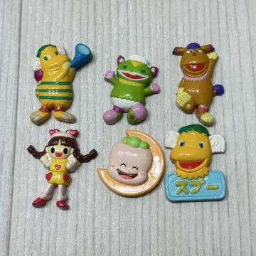 붙어 있는 마그넷 캡슐 토이