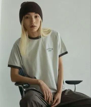 아누케 링거 로고 티셔츠
