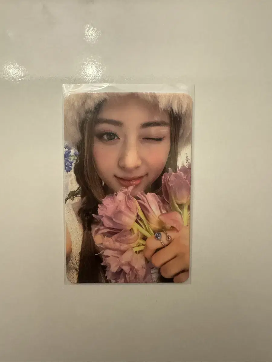 Le Sserafim Huh Yunjin ANTIFRAGILE poca
