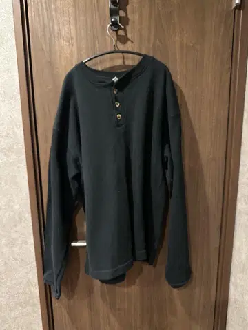 CAMBER 블랙 헨리넥 긴팔 티셔츠